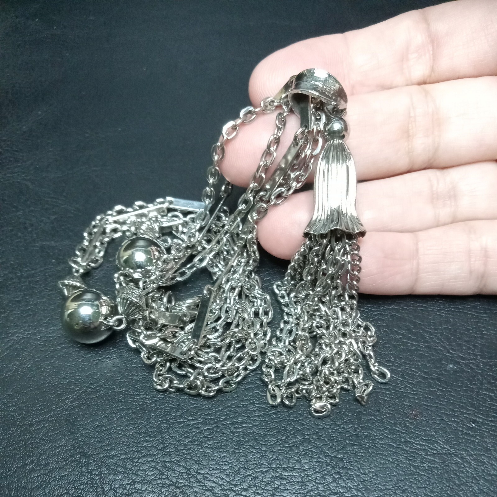 Vintage Jewelery Multiple Chains Necklace Whit Tassel. 8376