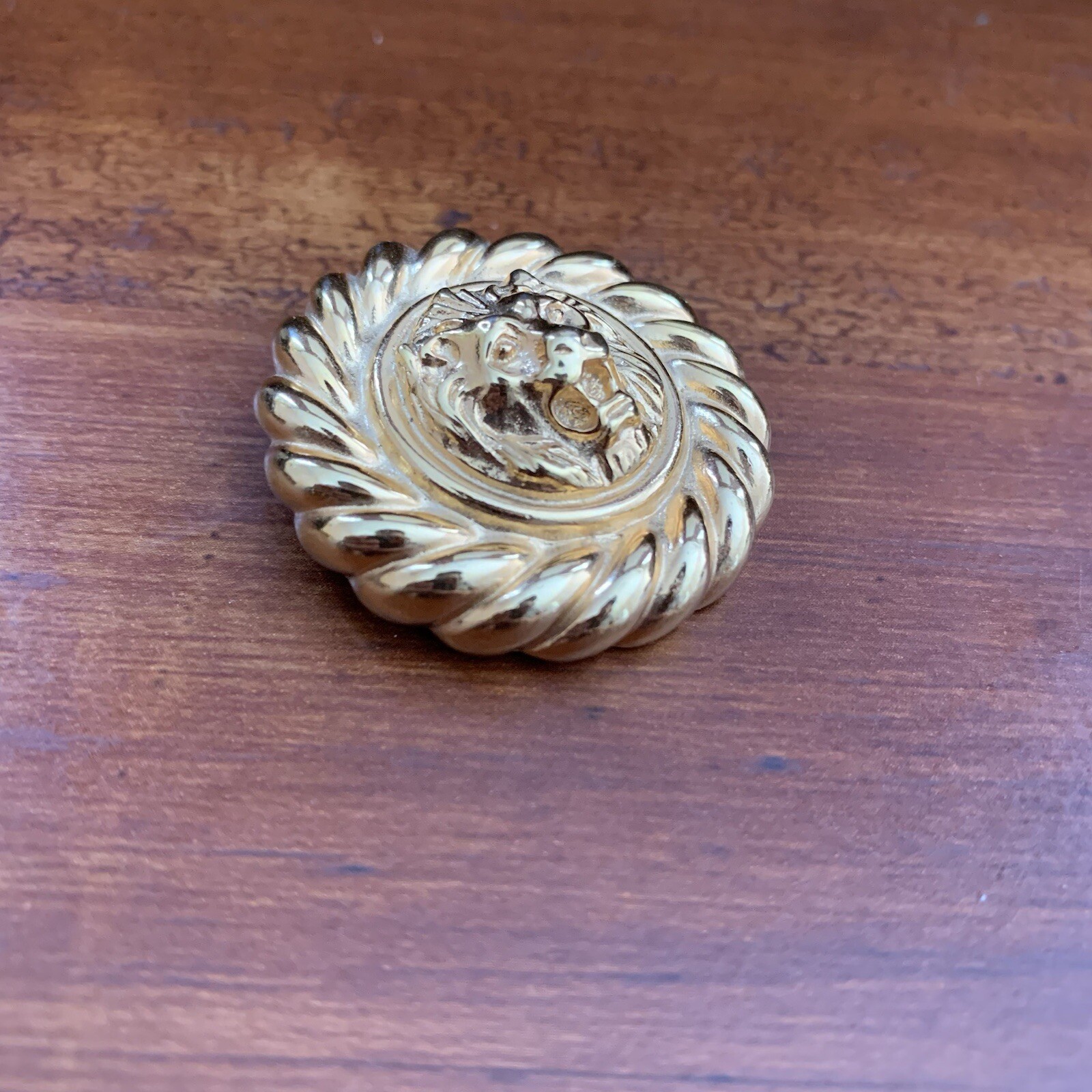 Vintage Unsigned Anne Klein gold tone lion face medallion scarf clip