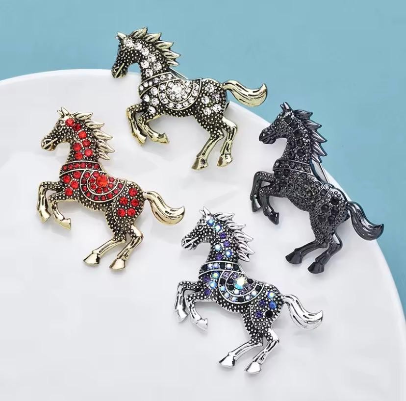 Vintage Red Crystal Horse Brooch Pin Antique Gold Tone Rhinestone Animal Jewelry