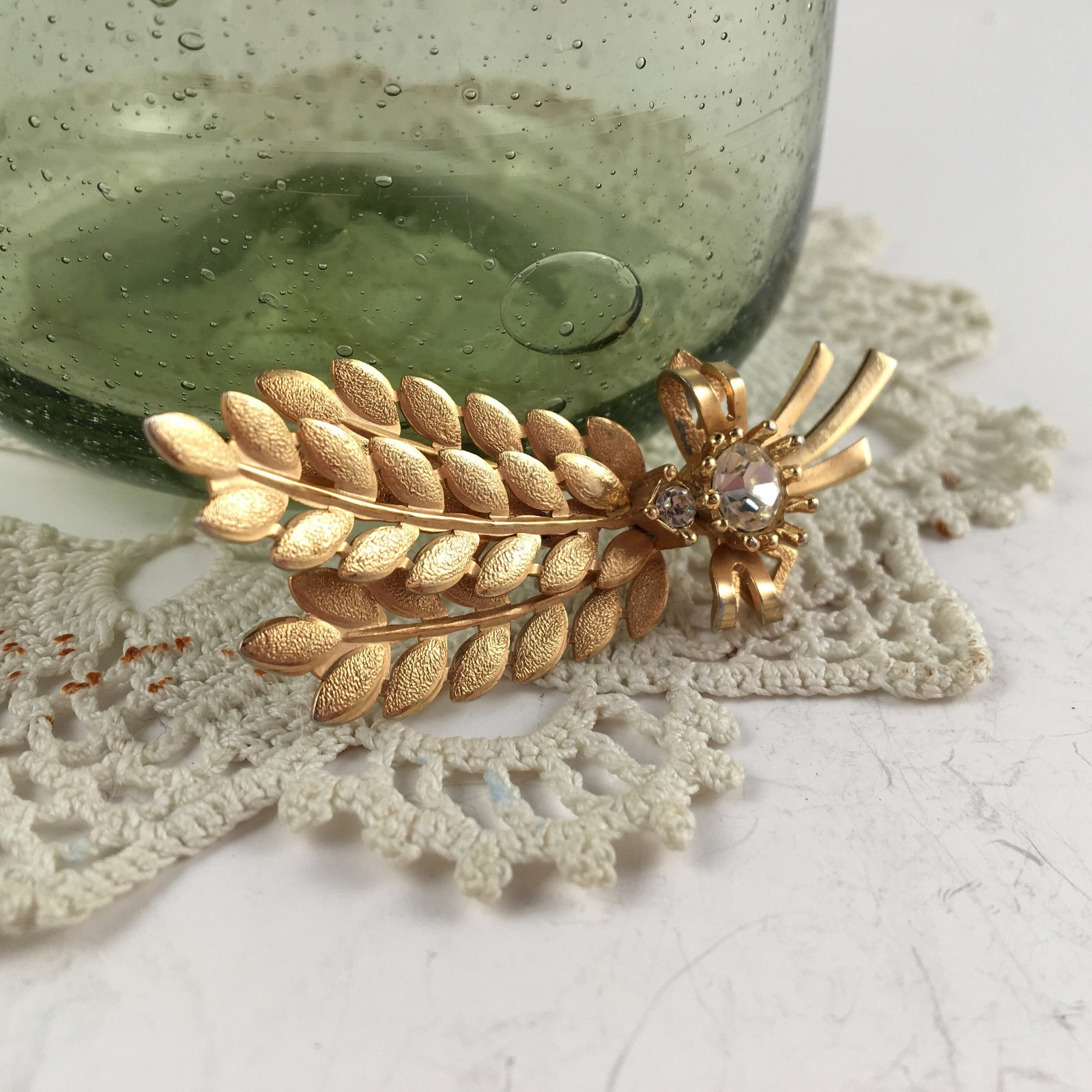 Sarah Coventry Floral/Leaf Spray Brooch with Rhinestones/Goldtone/Brooch/Pin