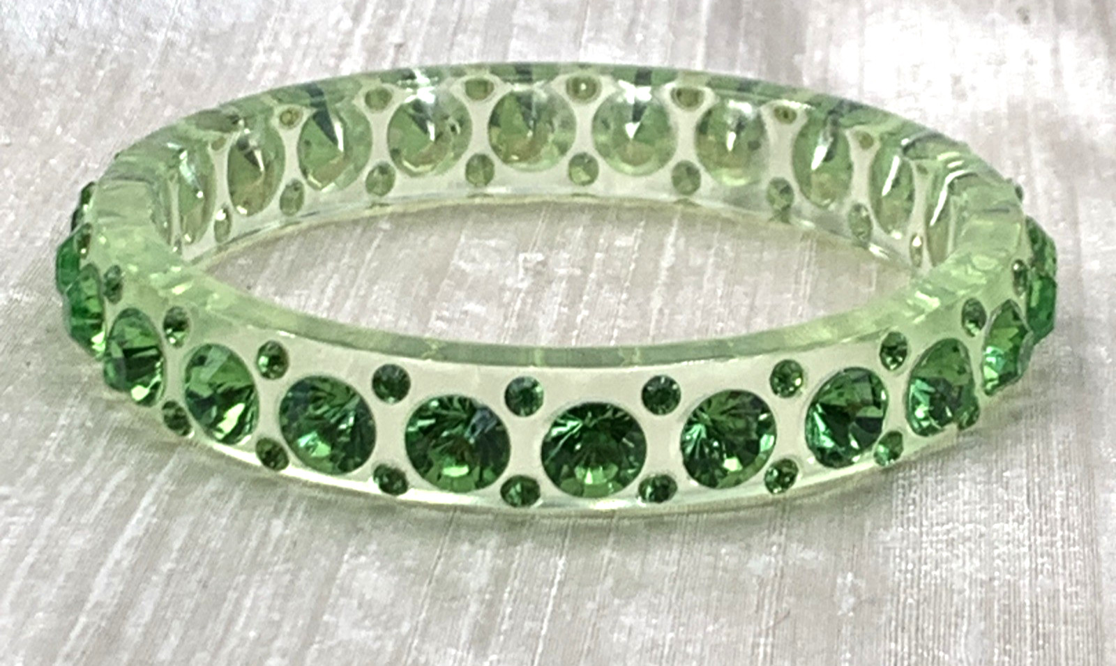 Vintage Art Deco Lucite & Rhinestone Bangle Bracelet Green Clear 8-1/4” IC
