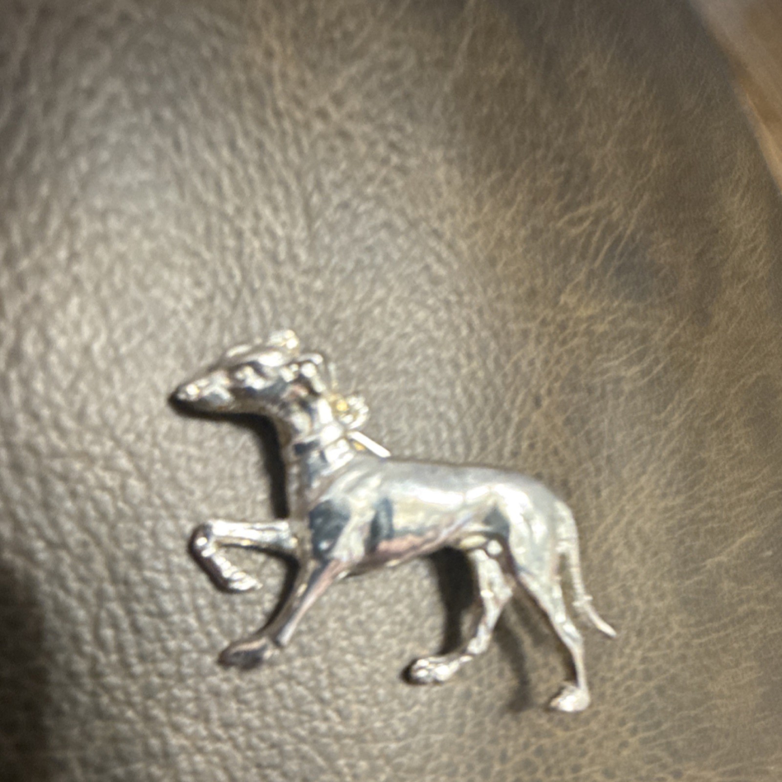 Silver Metal Dog Animal Brooch Pin Unisex Adults No Stone Fashion Jewelry