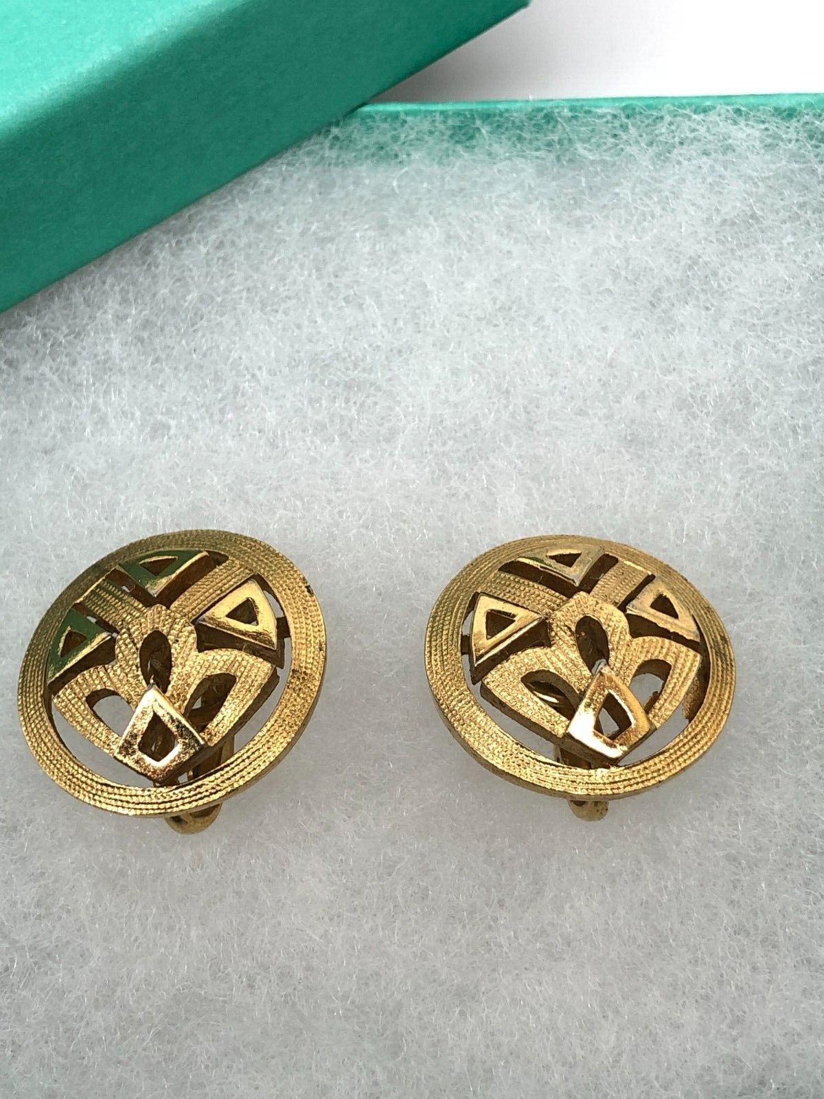 Vtg Crown Trifari Clip Earrings Round MCM Geometric textured gold tone signed