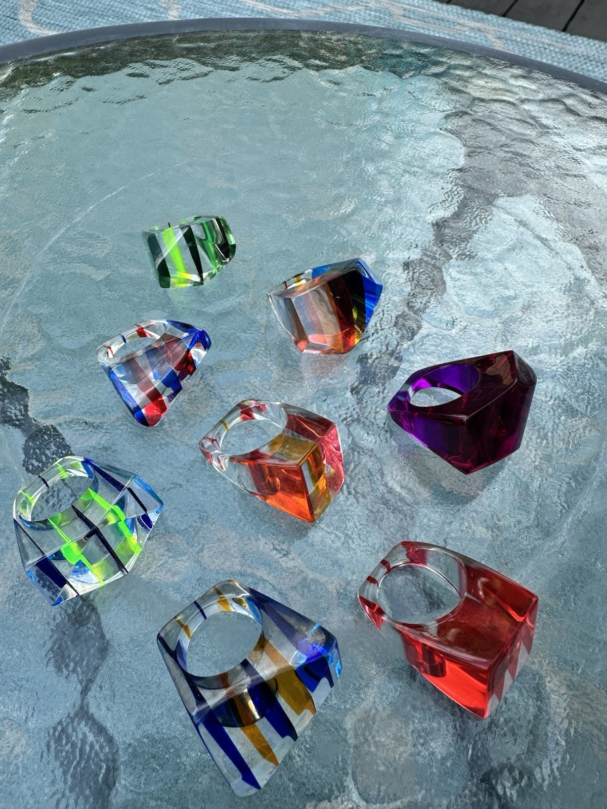 VINTAGE 1970’s MOD LUCITE STRIPED COCKTAIL GEOMETRIC CLEAR ACRYLIC RINGS