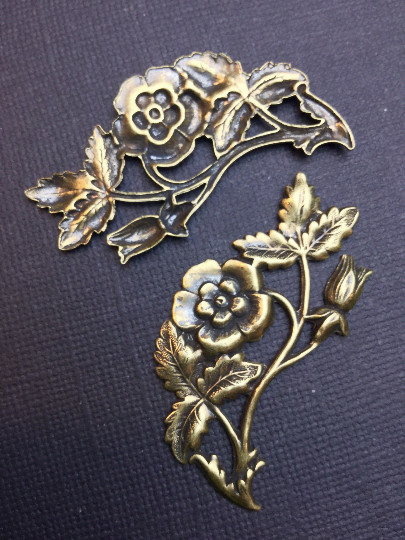 30093 Brass Oxidized Victorian Floral Spray Finding