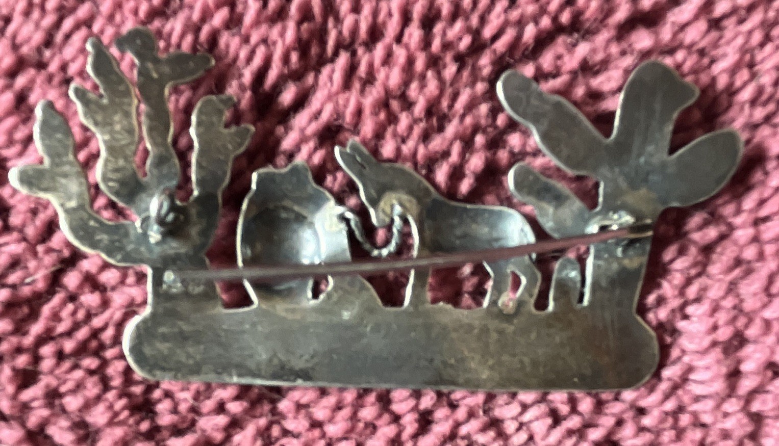 Silver Tone Desert Scene Brooch Pin Cactus Donkey Animal Theme doesn’t clasp