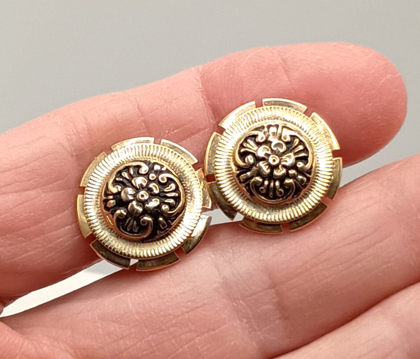 Vintage Damascene Look Clip Earrings Floral Button Gold Tone Black Enamel .75″