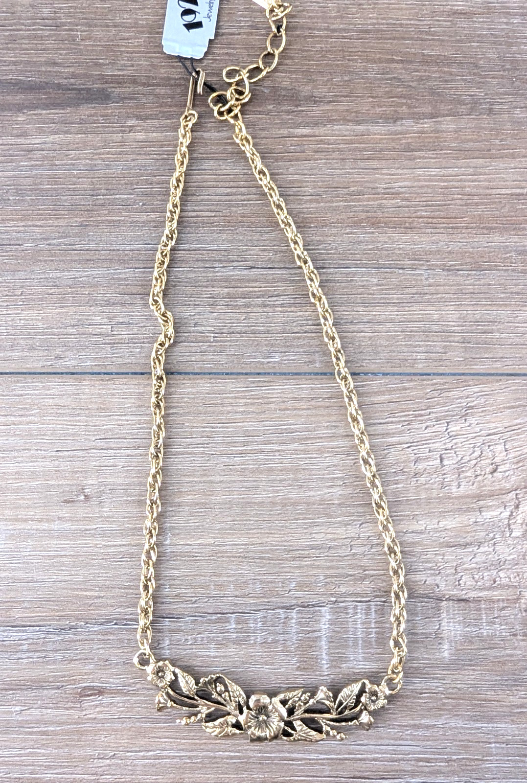 1928 Jewelry Co 19″ goldtone floral necklace nickel free made in USA hook close