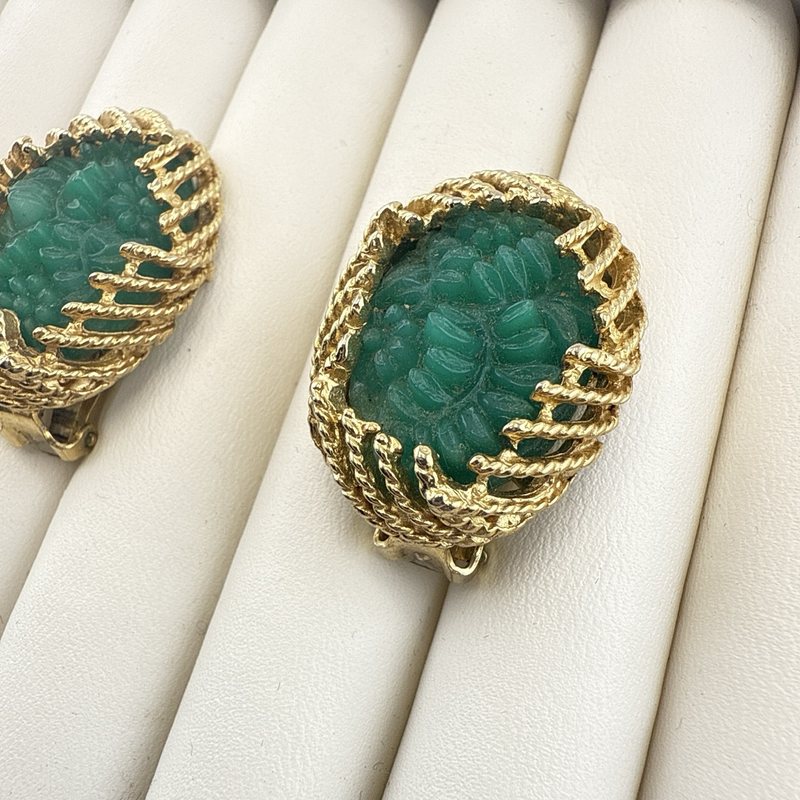 Vintage Earrings Green Peking Imitation Jade Gold Tone Molded Flower CLIP ON