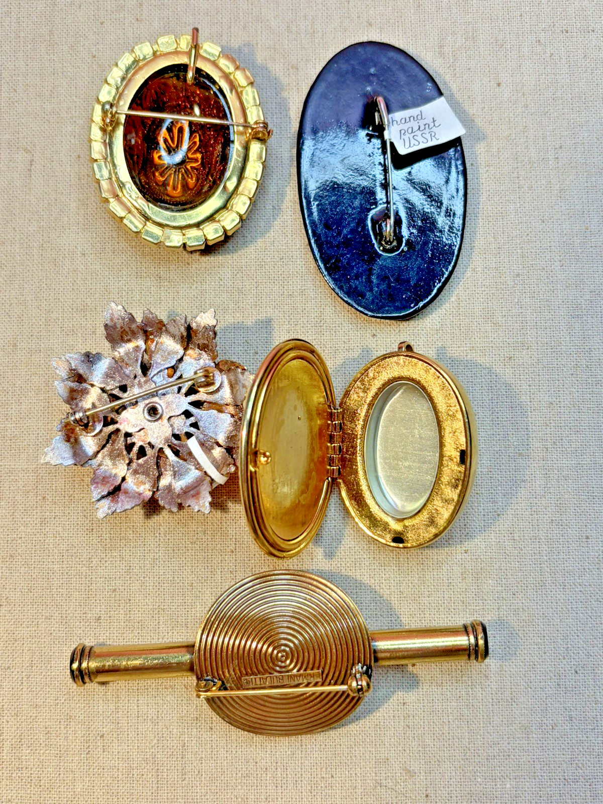 Beautiful: 5 Unusual Vintage Brooches Gold and Silver tone
