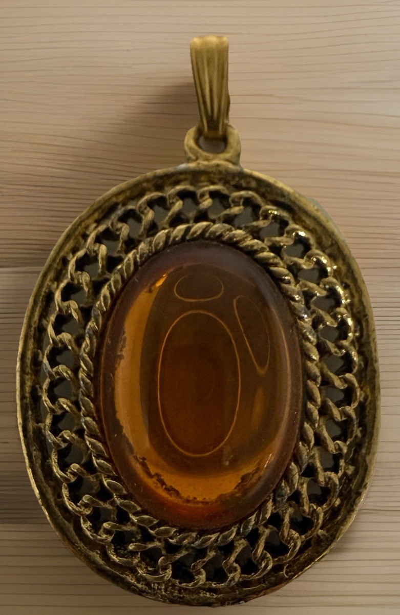 Vintage Gold Tone Neclace Pendant Faux Amber