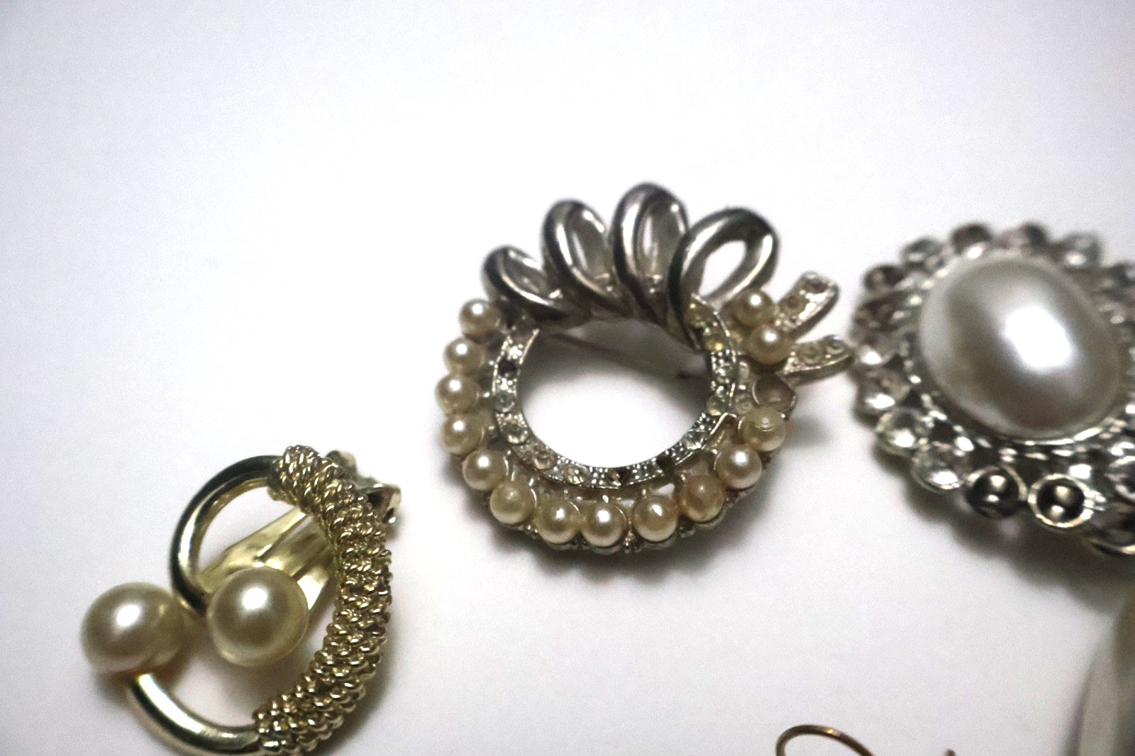 Vintage Faux Pearl Brooch & Earring Lot – Rhinestone Costume Jewelry Unmarked