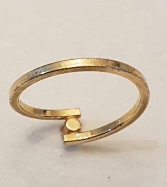 Avon Crystal Birthstone Accent RING April size 7 Nickel Free Gold Plated 70s VTG