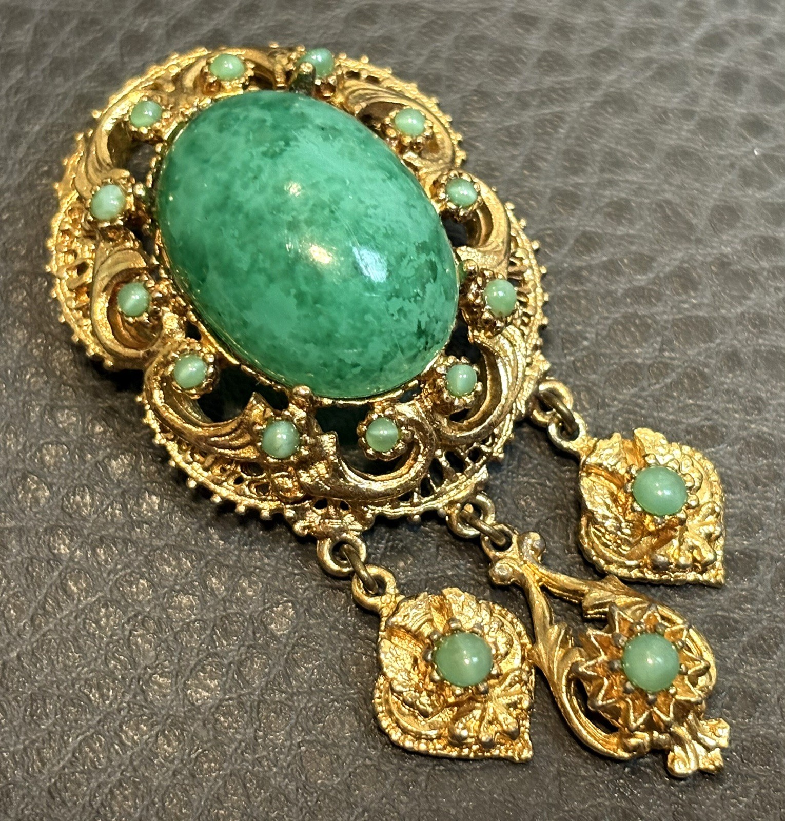 Vintage Green Faux Peking Glass Gold Tone Oval 3 Dangle Charms Drops Brooch