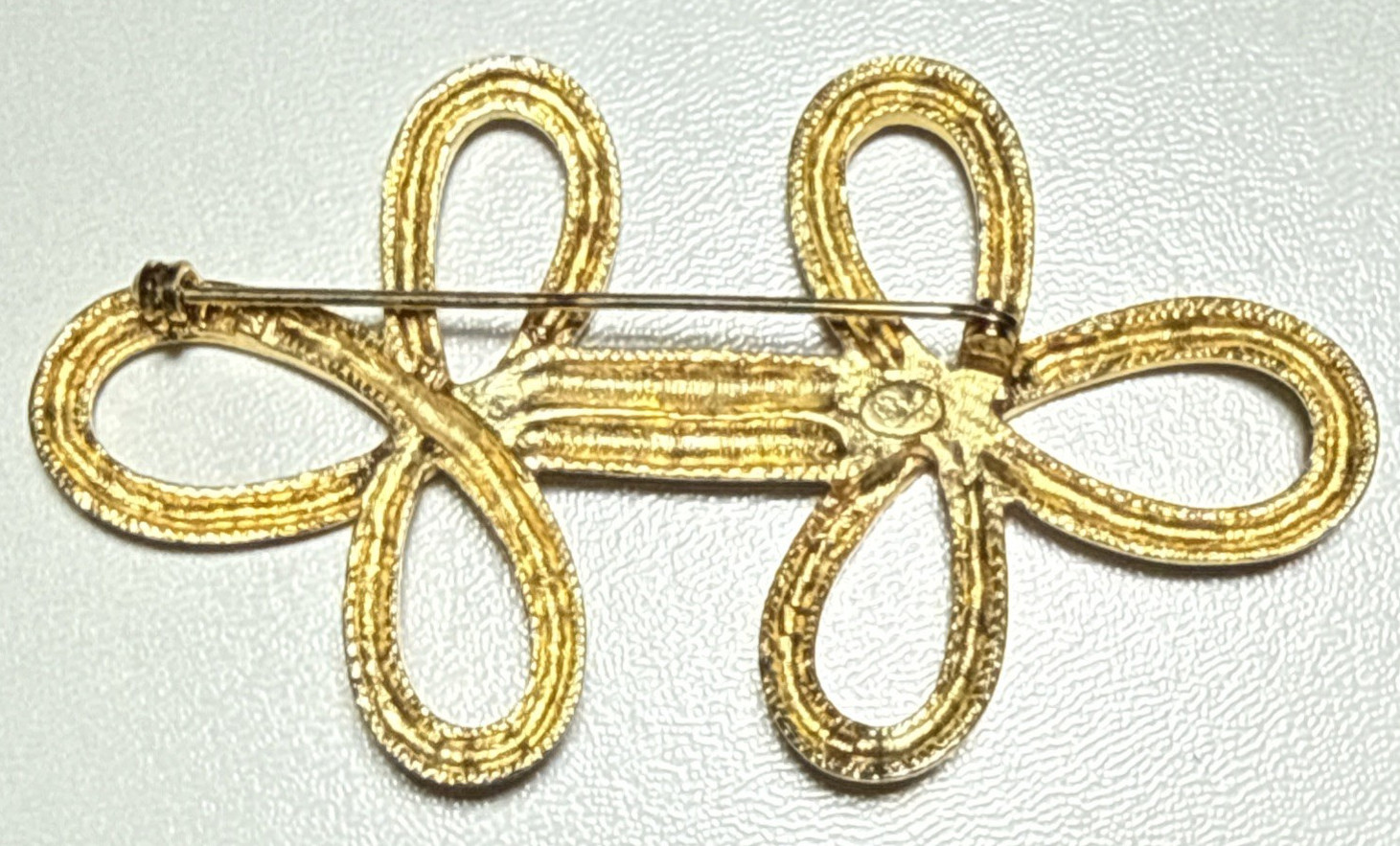 Vintage Large Gold Tone Knot Pin Unkown Maker’s Mark