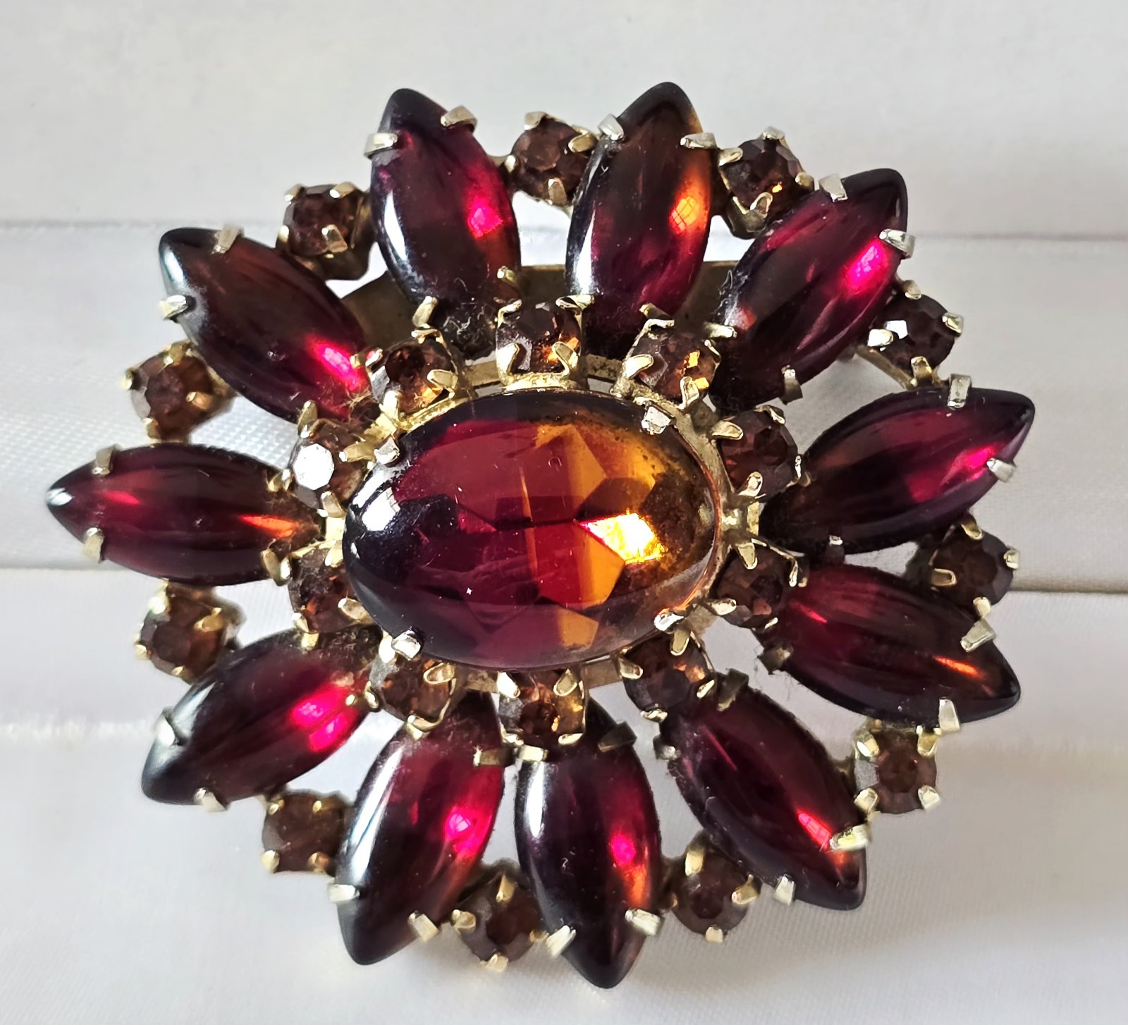 RUBY RED & AMBER RUNWAY BROOCH OVAL SMOOTH GLASS REDDISH/AMBER CABOCHON☆2.25″☆