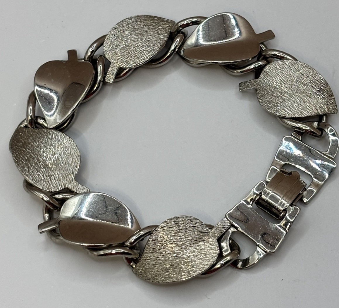 Vintage Panel Bracelet Silver Tone Textured Leaf Design Shiny Box Clasp 6.5”