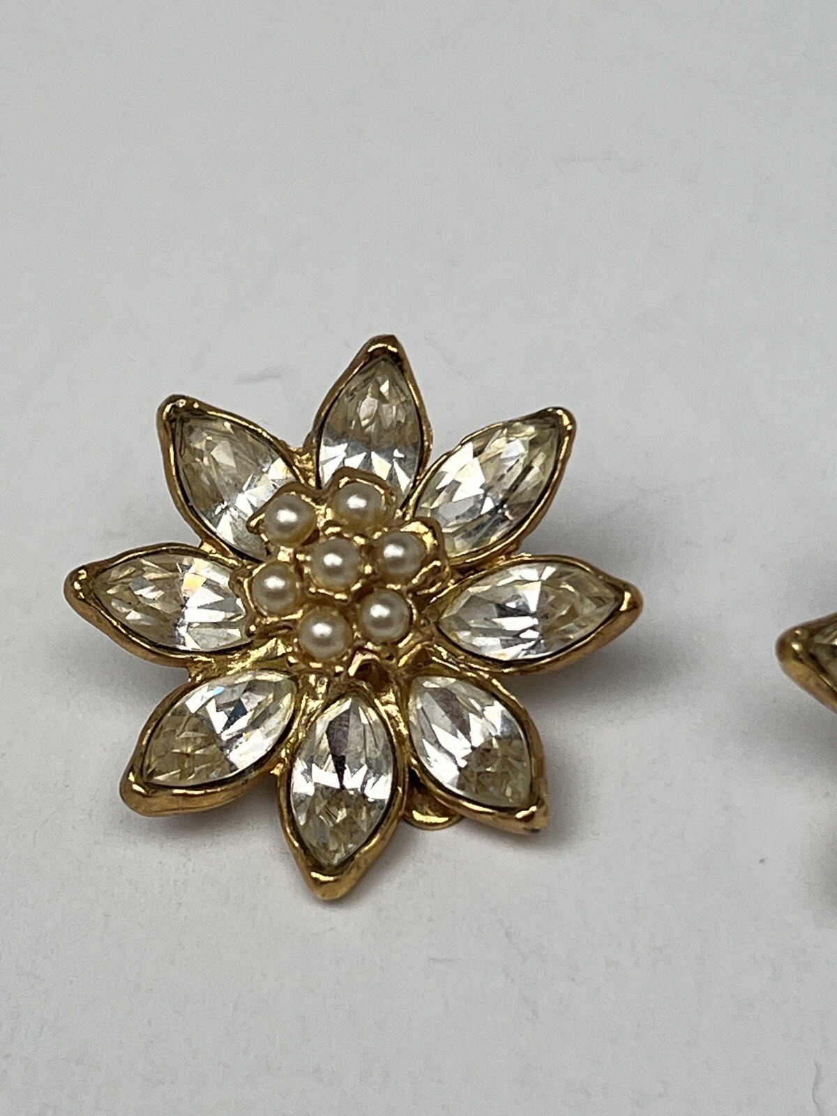Vintage Gold Plated Crystal Clear Rhinestones Flower Design w/faux pearl center