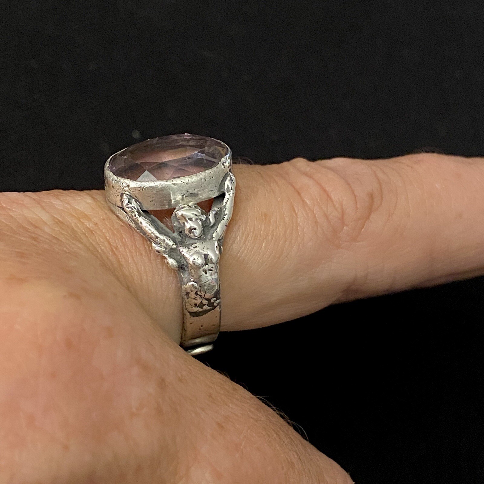 ARTISAN MADE ESTATE STERLING SILVER AMETHYST GODDESS DESIGN RING SZ 8 ADJUSTABLE