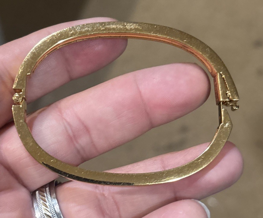 Vtg Swarovski Gold Tone Bangle Bracelet Rhinestone Crystal Pave Swan Signed