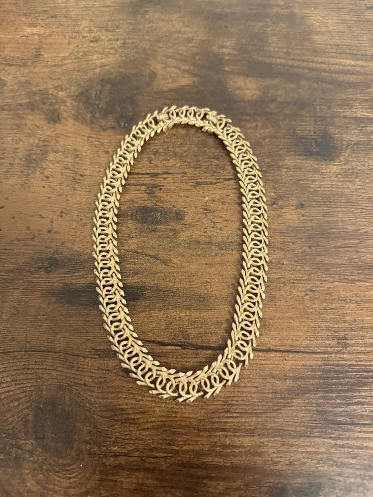 CROWN TRIFARI Link necklace Signed textured vine GOLD Tone Metal Vtg Jewelry