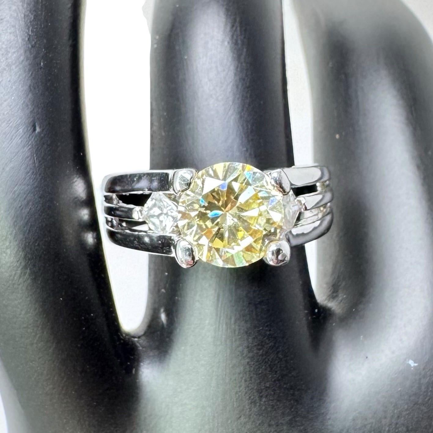 Vtg Silver Tone Yellow Round Crystal Solitaire Ring Clear Side Rhinestones 8.25
