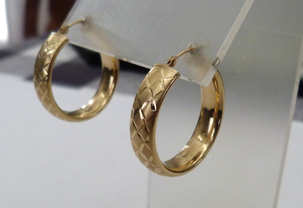 14K DIAMOND CUT SATIN & HIGHLY POLISHED CURVED 6MM WIDE HOOP LATCH EARRINGS