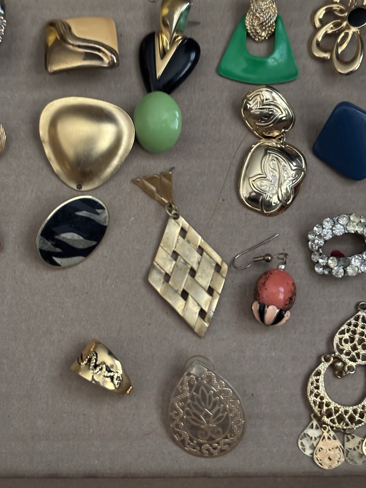 Vintage Single Earrings Crafts Jewelry Lot, Broochs 55+ Pieces