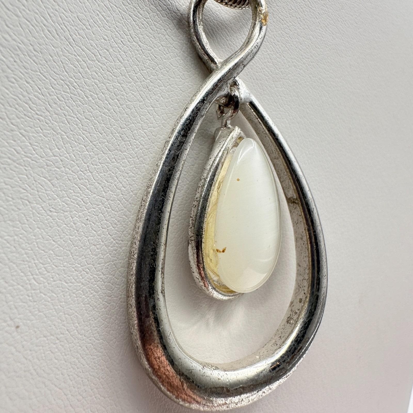 Vintage 90s Teardrop Pendant Necklace Silver Tone Snake Chain Women’s Jewelry