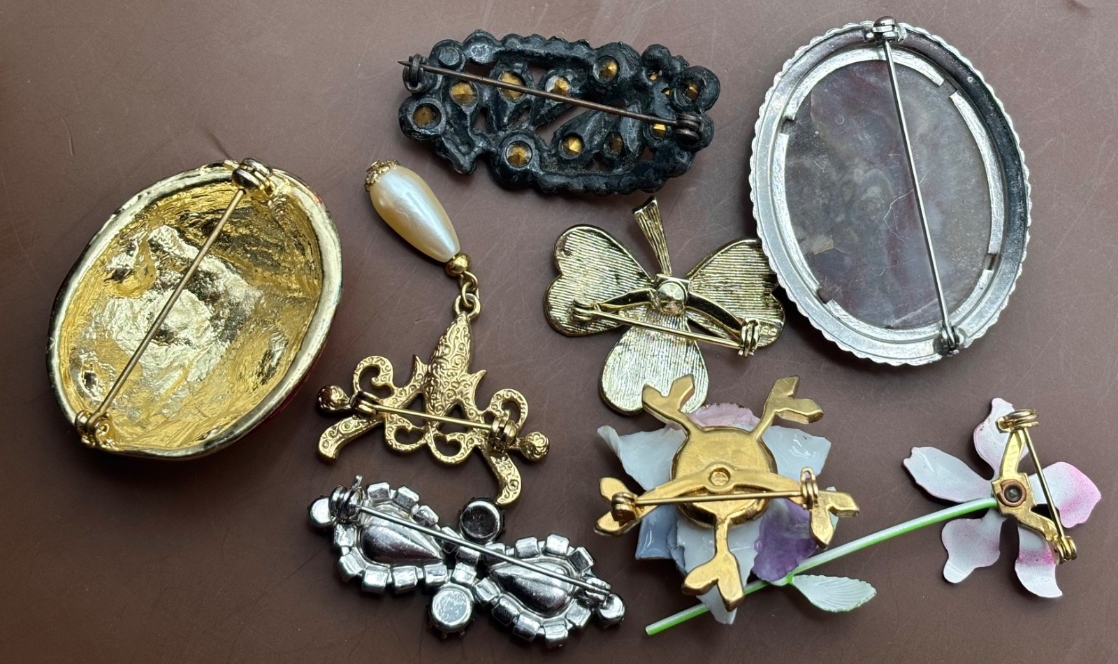 Vintage to Mod flower brooch LOT~17 Pieces~Huge Lady Bug~Porcelain~Spring💐