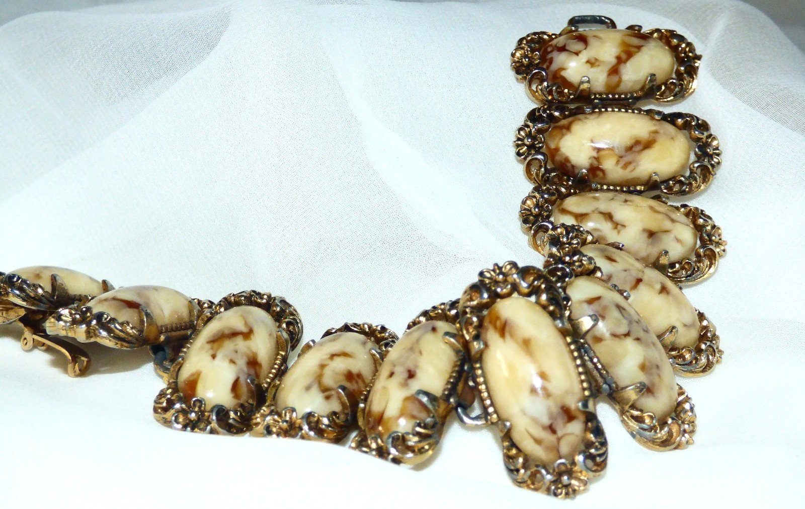 Polished Oval Cut Dome Shape Scottish Mottled Brown Agate Gem Gold Tone Bracelet