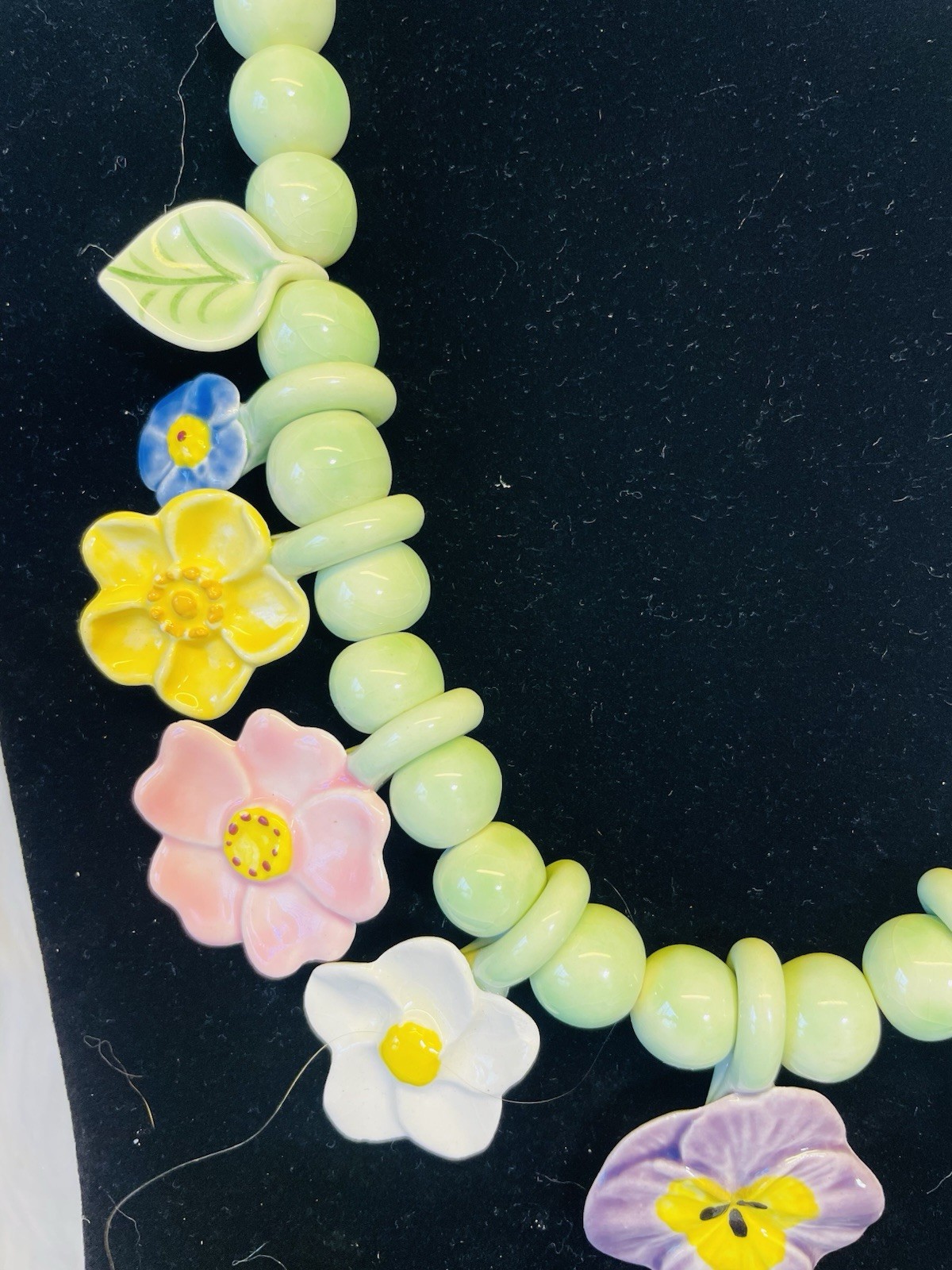 VINTAGE Flying Colors 80-90”s NECKLACE Flowers Pansy Leaves Colorful