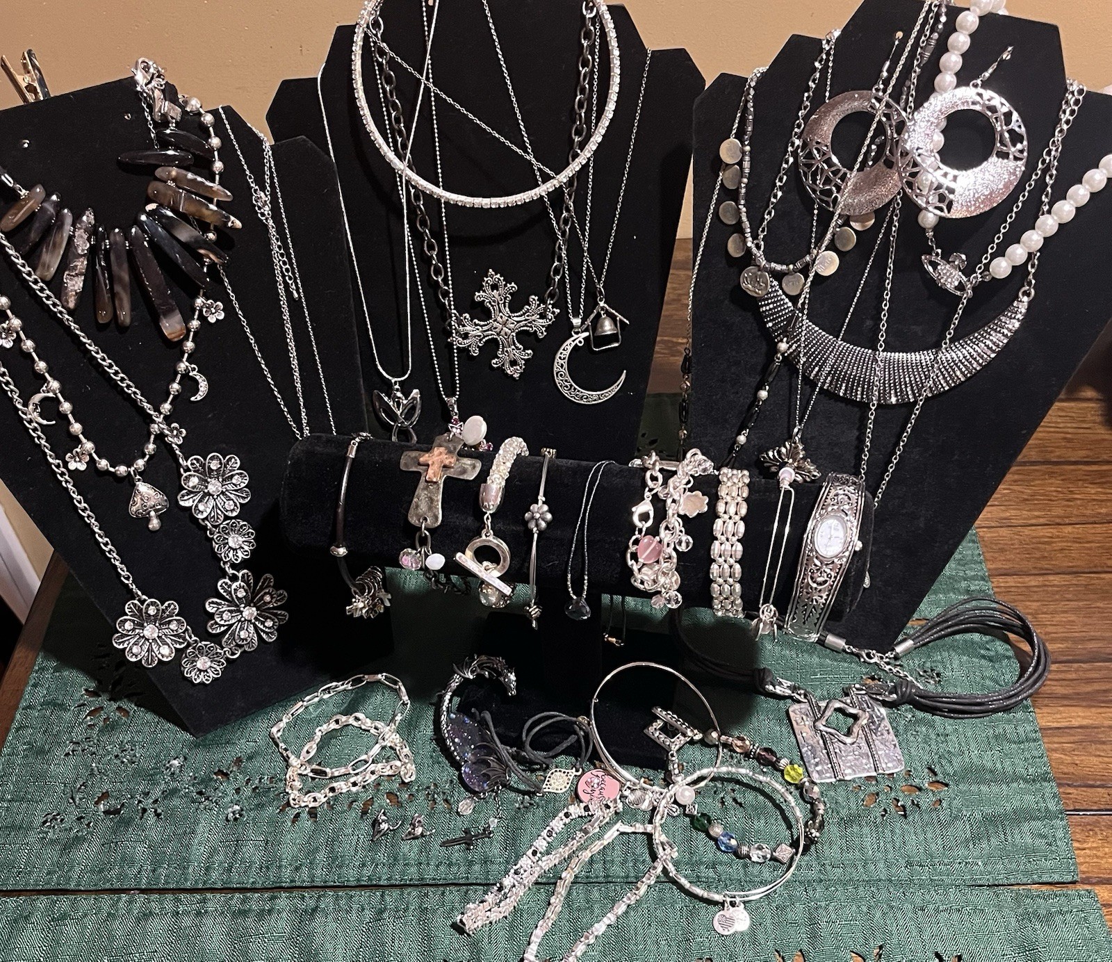 Jewelry Fashion lot Eclectic Silver Tone Vtg Modern Necklaces Bracelets Bulk