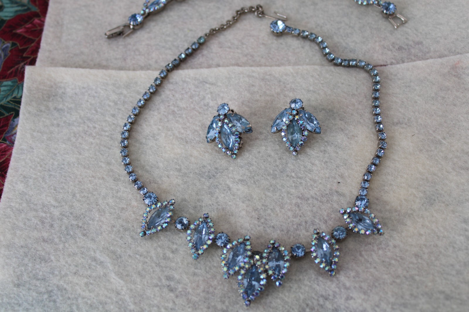 Weiss Vintage Icy Blue Carnival Glass Design Necklace, Earrings & Bracelet Set