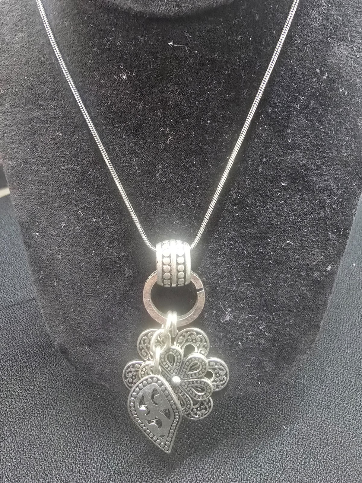 VINTAGE SILVERTONE 20IN NECKACE WITH PENDANT