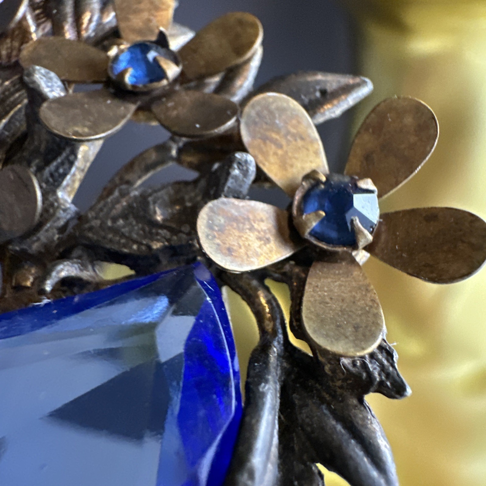 Unsigned GOLDMAN &GOLDMAN BASKET of Flowers Brooch