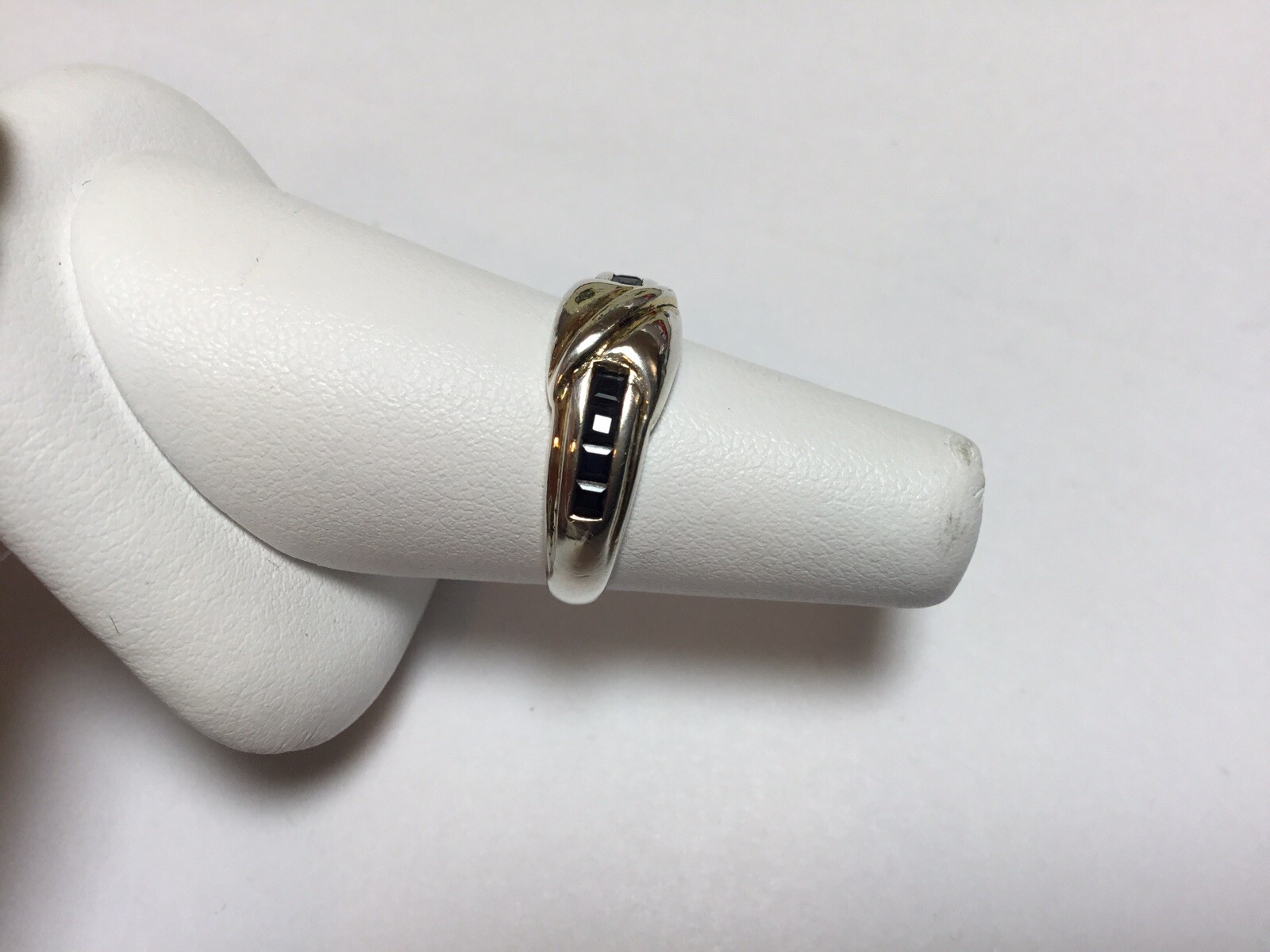 Ladies Sterling Silver Vintage Natural Sapphire Gemstone Slight Domed Ring Sz 7