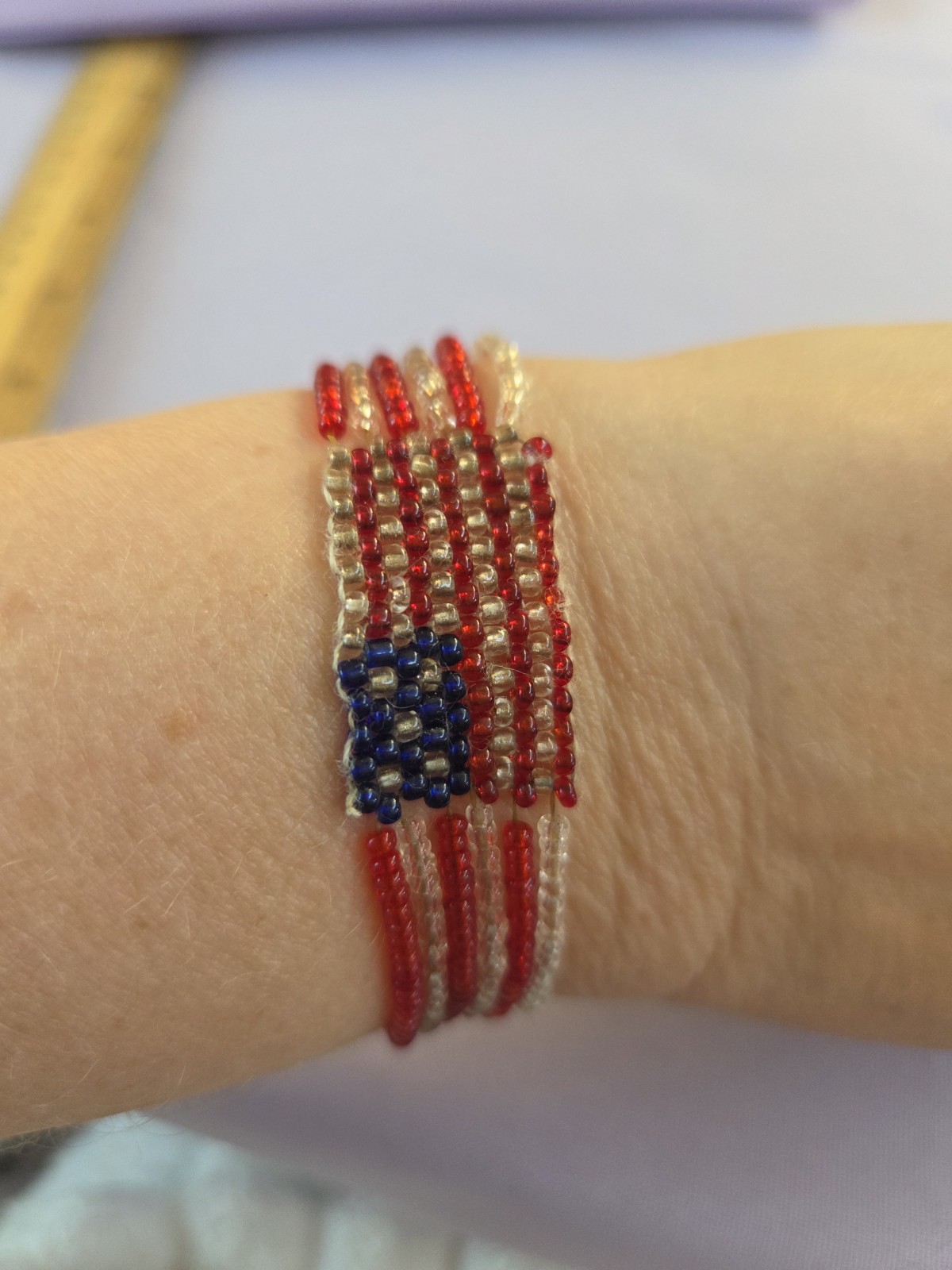 Vintage US Flag Glass Beaded Bracelet Stretch Multi Strand Hand-made Patriotic