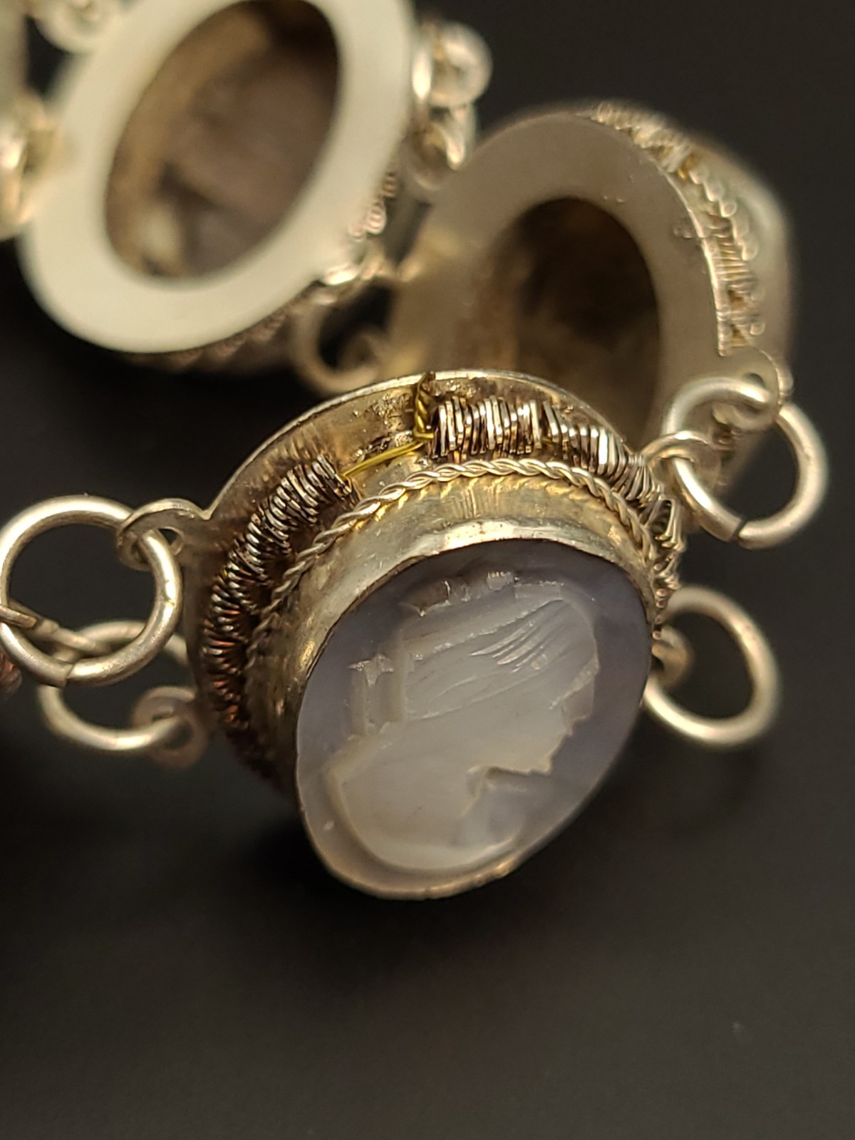 Vintage Carved Shell Cameo Parure Set Necklace Bracelet Earrings