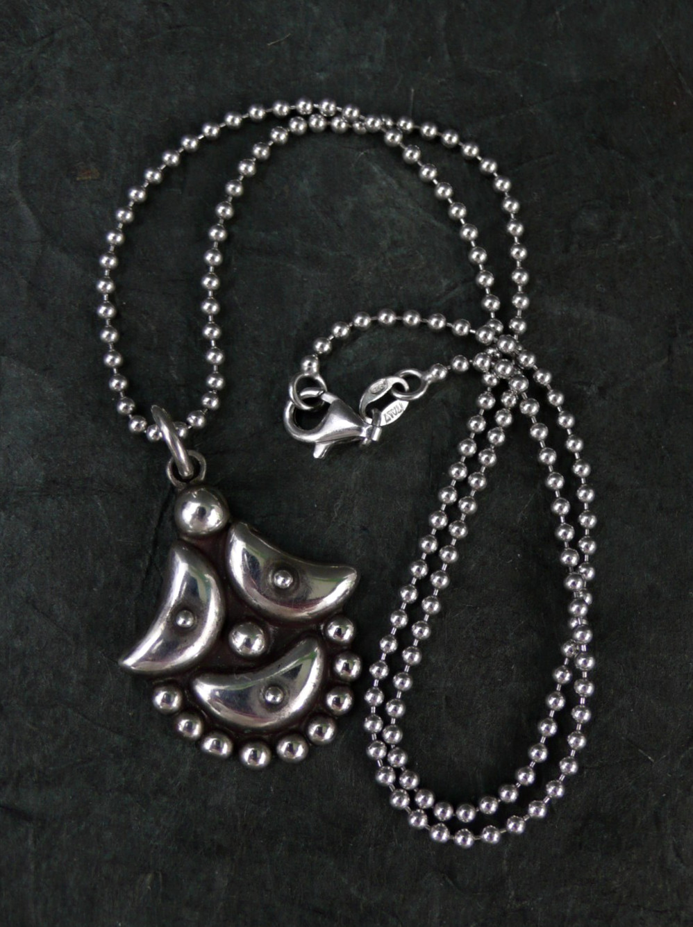 VINTAGE STERLING SILVER PUFFY CRESCENT MOON PEBBLED PENDANT NECKLACE ITALY CHAIN