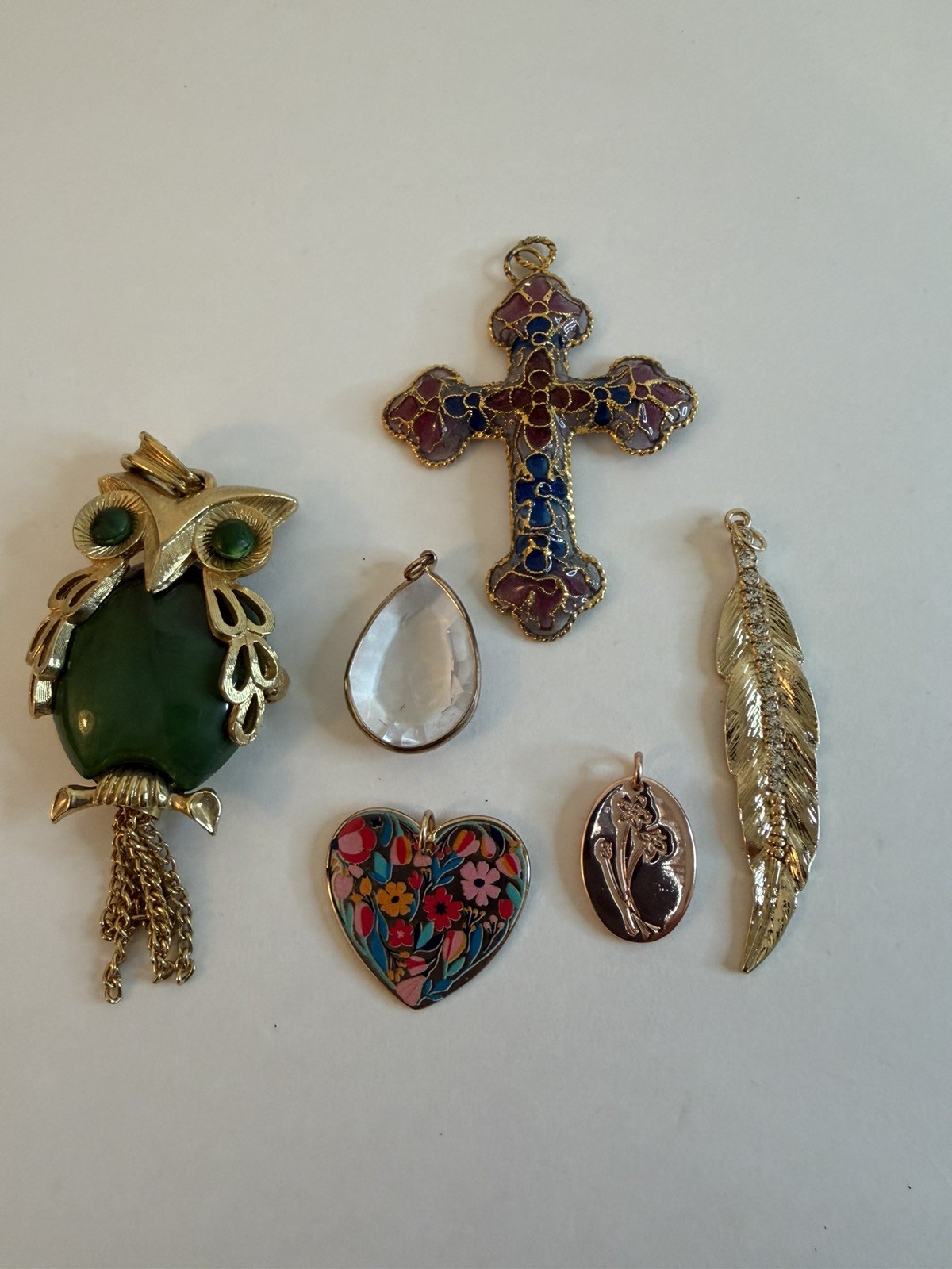 Lot Of 31 Necklace Pendants & Charms Multiple Styles & Sizes Pre-Owned