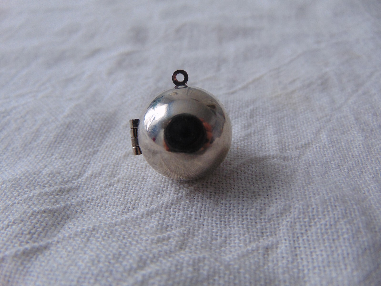 vintage silver ball locket pendant/charm