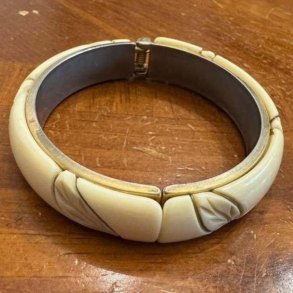 Vintage Lucite Bangle Bracelet 1950s Hinged Clamper MCM 60s Cream Gold Jewelry