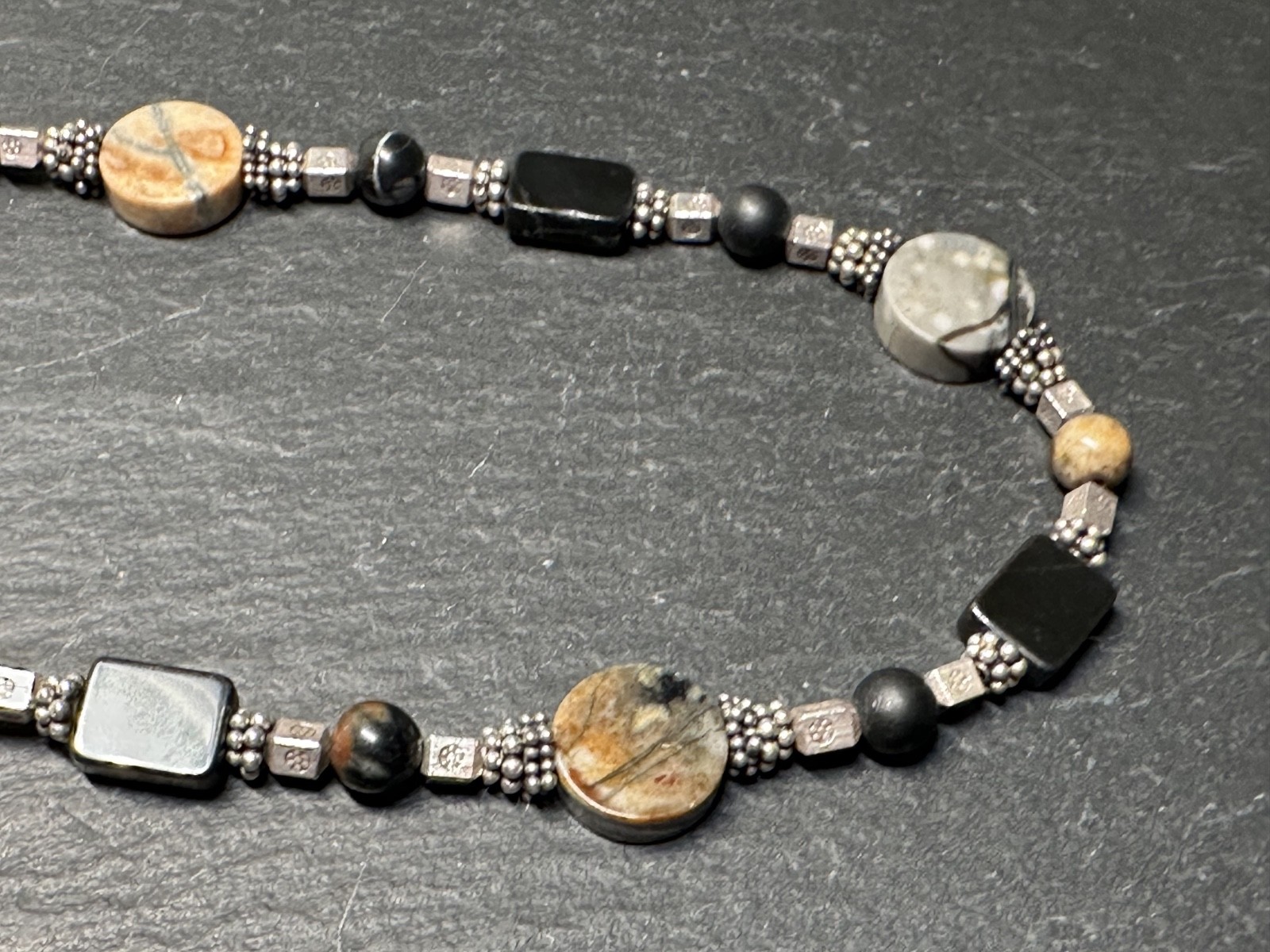VINTAGE ASSORTED STONE SILVER TONE SET: 16″ NECKLACE & 7.75″ BRACELET I36