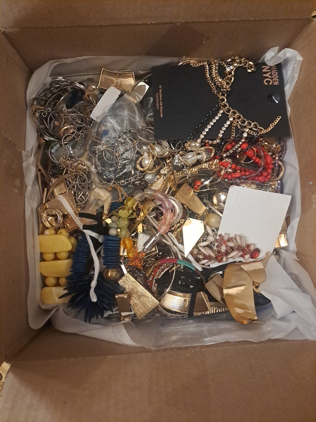 15+ Lb Lot Vintage-Now Costume Junk Jewelry Parts Scrap Beads Earrings Crafts