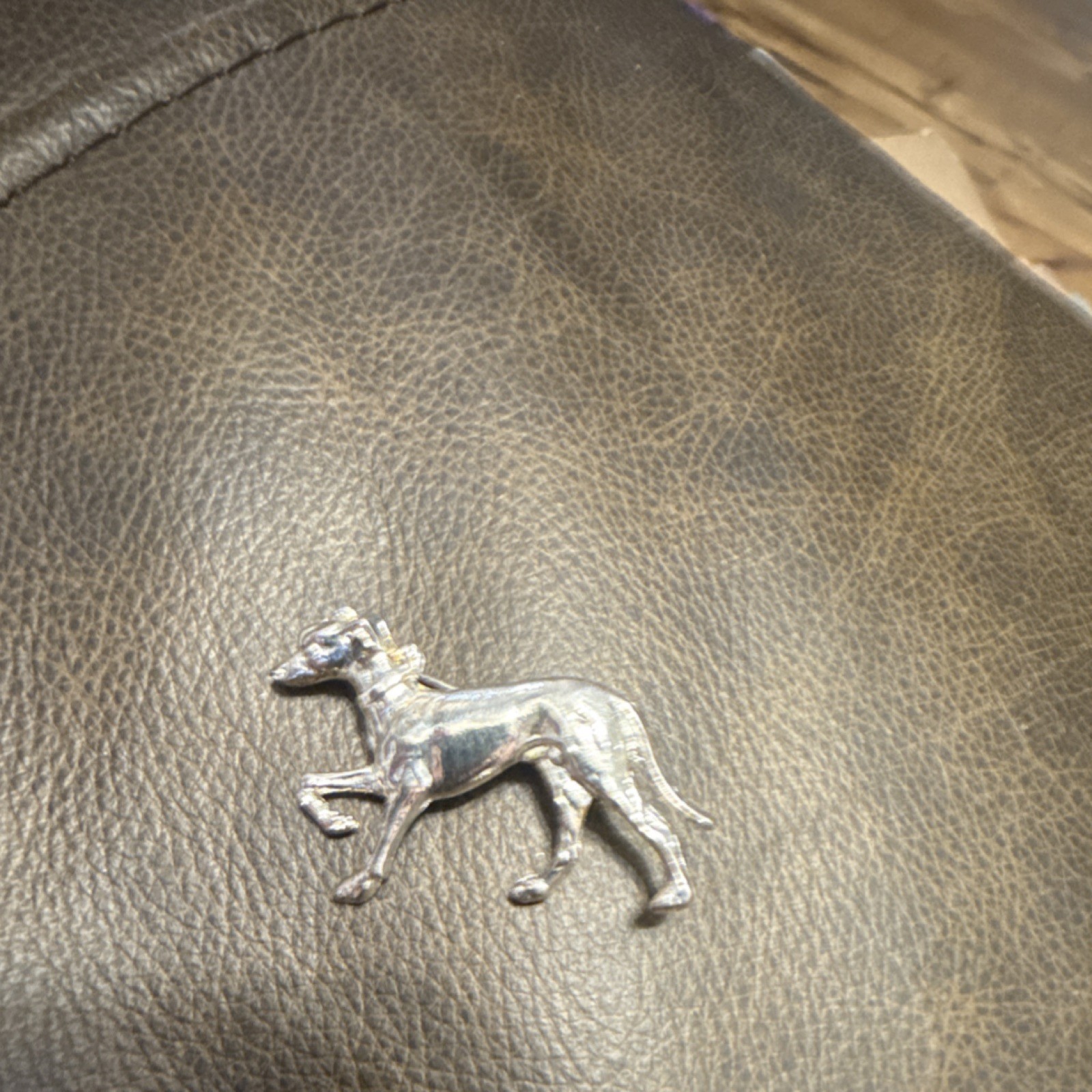 Silver Metal Dog Animal Brooch Pin Unisex Adults No Stone Fashion Jewelry