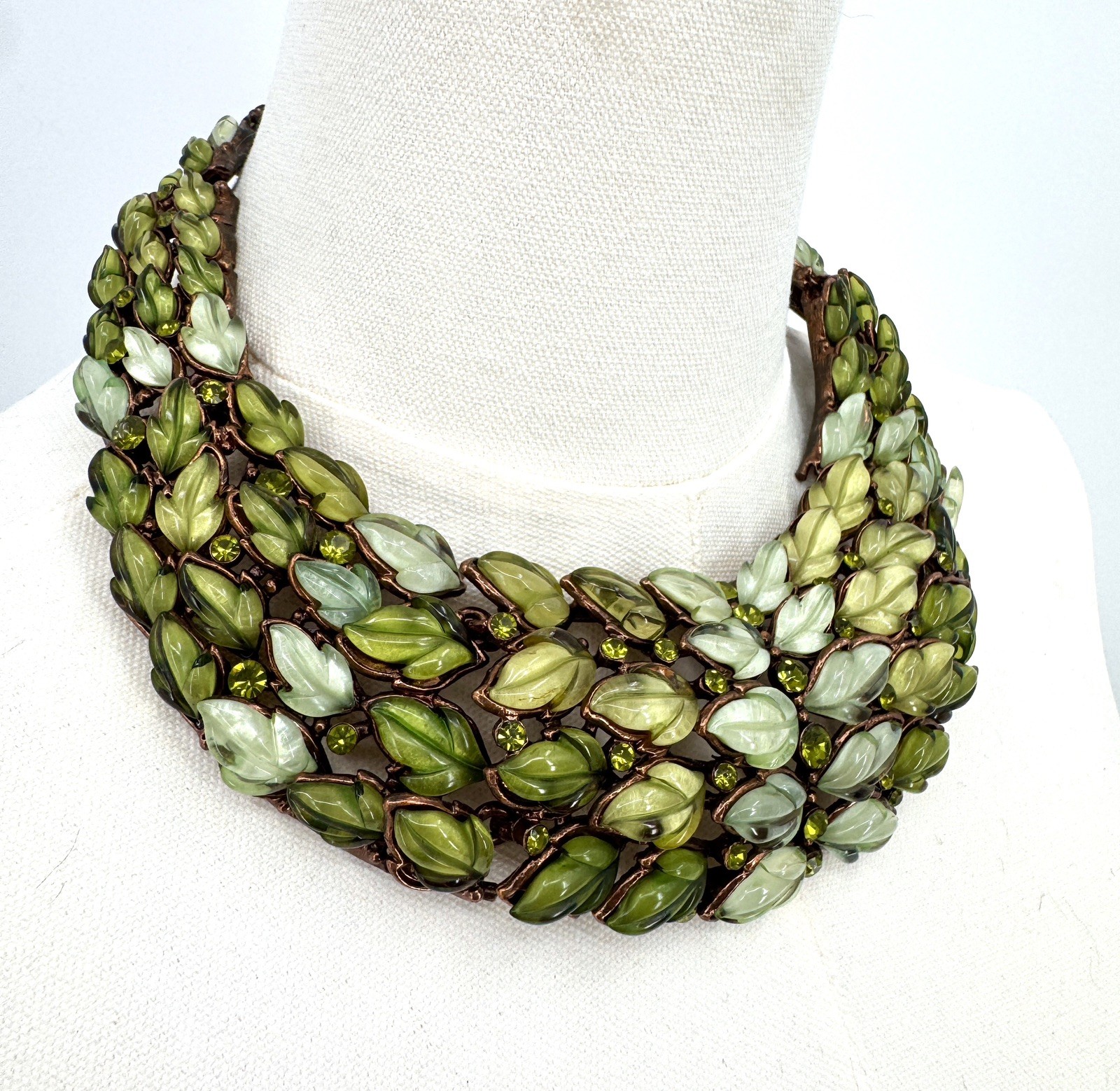 Vintage thermoset Statement Collar Necklace And Earrings Green Leaf