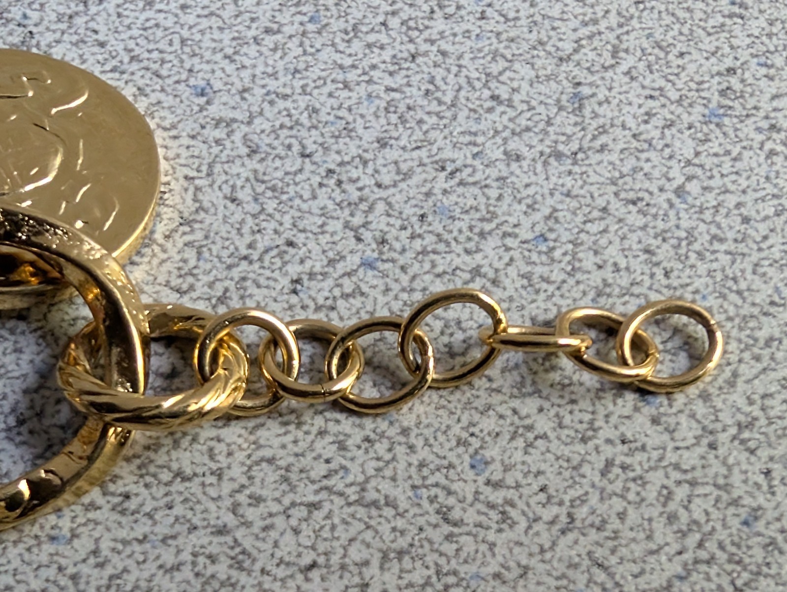 VNTG BELLEZZA TEXTURED CIRCLE ROLO LINK FAUX COIN BRACELET LOBSTER CLASP~8.5 IN.