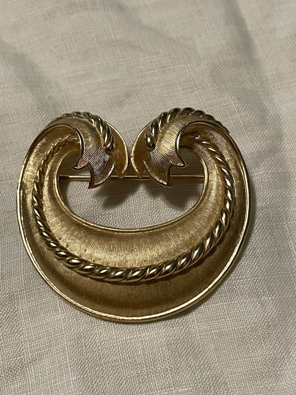 Vintage Crown Trifari Gold Tone Double Scroll Brooch Rope Detail Mid Century