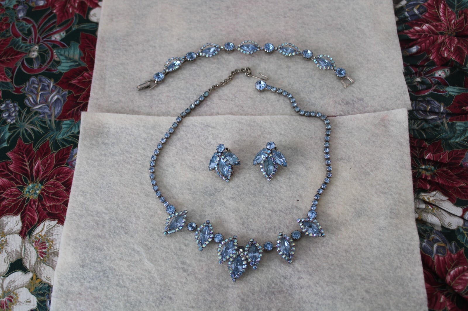 Weiss Vintage Icy Blue Carnival Glass Design Necklace, Earrings & Bracelet Set